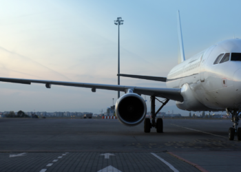 Desvían a Asturias y Santiago los tres primeros vuelos de la mañana en A Coruña por culpa de la niebla