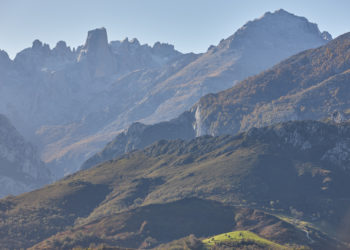 El SEPA rescata en helicóptero a un escalador herido en la cumbre del Urriellu
