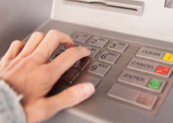 Dos gijoneses simulan un delito para estafar a una entidad bancaria