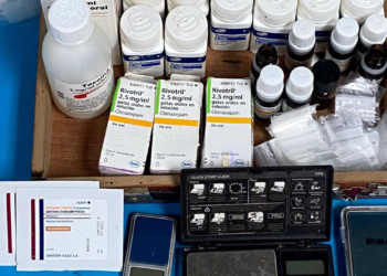 Detenido un joven gijonés por la venta de medicinas y drogas entre menores