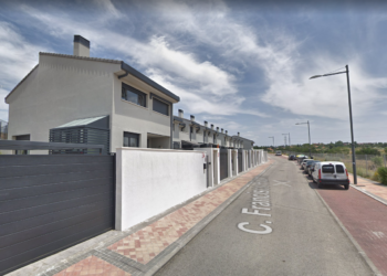 Un hombre agrede a otro con una botella por tocar los timbres de su vivienda en Avilés