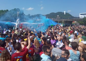 La romería de las romerías se «peta» entre besos, amores, brilli brilli y fiesta «a degüellu»