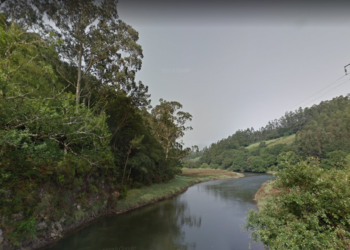 La alcaldesa en funciones de Ribadeo apunta a la altura del mástil y el mar picado tras la muerte de un hombre en velero