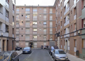 Entran en una vivienda vacía en La Calzada y las pillan con 13 bolsas de cocaína y otras drogas