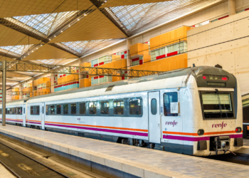 Renfe refuerza la línea C1 de Cercanías en la Noche de Los Fuegos de Gijón