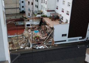 Se derrumba la terraza de un primer piso en Oviedo