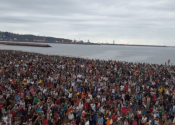 La Fiesta de la Sidra Natural, preparada para convertir la playa de Poniente en «el mayor chigre del mundo»