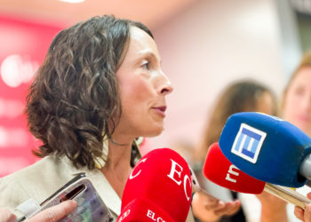 La consejera de Derechos Sociales ha señalado en FIDMA que trabajarán con el Gobierno central para mejorar las condiciones de trabajo del SAD