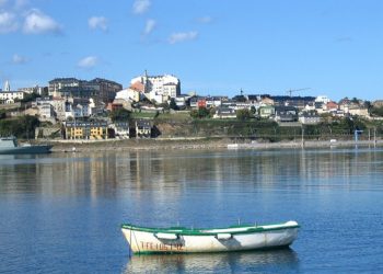 Fallece el joven que sufrió una descarga eléctrica al chocar un velero contra un cable en Ribadeo