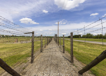 ‘Adoquines de la memoria’ por las víctimas gijonesas de los campos de concentración