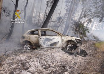 Calcinados un coche y una furgoneta en Langreo
