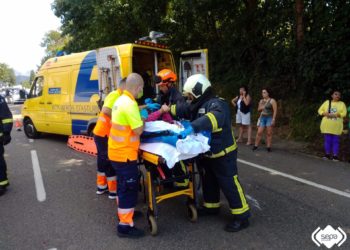 Un accidente de tráfico entre Arriondas y Ribadesella deja dos heridos