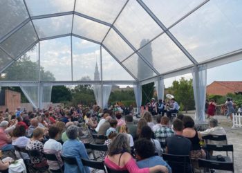 Casi lleno en el primero de los conciertos del Botánico de Semana Grande