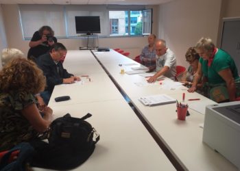 Los promotores de las primarias entregan 675 firmas en la FSA como un «éxito» de participación, aunque prevén que aumente
