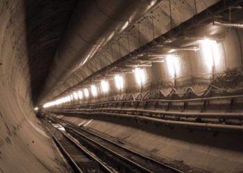 Nueve trabajadores heridos en el choque frontal de dos ferrocamiones en la Variante de Pajares