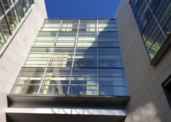 Descartada la responsabilidad criminal en terceros en el suicidio de una mujer en un hotel de Oviedo