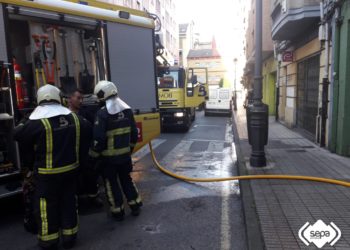 Fallece una mujer en el incendio de una vivienda en Sama (Langreo)