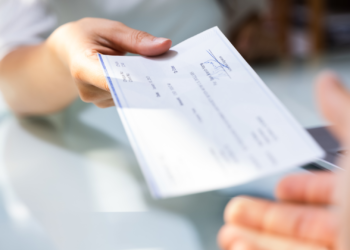 Se enfrenta a dos años de prisión tras quedarse con 6.873 euros que su empresa le ingresó por error