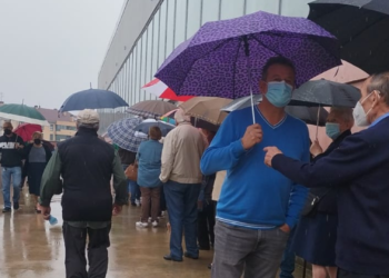 Colapso en La Tejerona: «Espantoso el espectáculo de sillas de ruedas y gente mayor esperando más de dos horas»