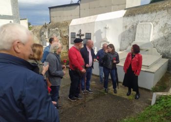 El Principado estudiará la fosa común de A Caridá