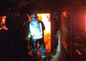 Calcinada una vivienda en un incendio en Navia