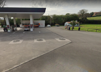 Se busca a los autores de un robo con arma blanca en una gasolinera de Granda (Gijón)