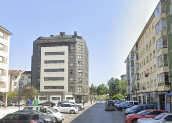 Una persona intoxicada tras un incendio en un piso de Castrillón