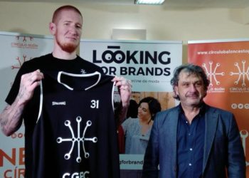 Robert Swift, exestrella de la NBA, dice adiós a Gijón