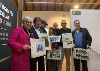 185 escaparates de Gijón muestran fotografías históricas escolares del Museo del Pueblo de Asturias