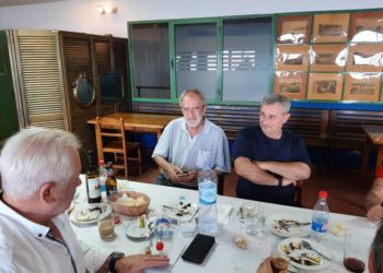 Pescadores del Musel, amigos y familiares despiden al gijonés Víctor González