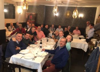 La sociedad recreativa «La Boya» disfruta de una comida en Contrueces