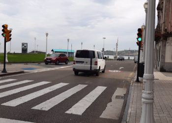 Podemos-Equo Xixón pide mejorar la seguridad del paso de peatones de la calle Jovellanos, frente al Náutico
