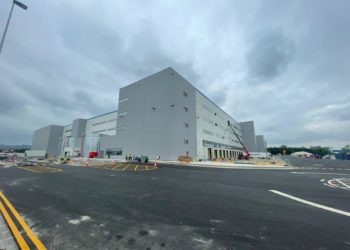 Paniceres: «Amazon inaugurará su planta logística de Asturias en 2023, si no se tuercen las cosas»