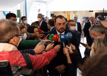 Barbón anima a los hombres a rebelarse contra la violencia machista