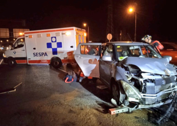 Los Bomberos intervienen en un accidente en La Calzada con tres turismos implicados