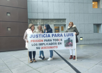 La hermana del asesinado con 25 puñaladas en Mieres reclama justicia «para el asesino» y para «las personas inductoras»