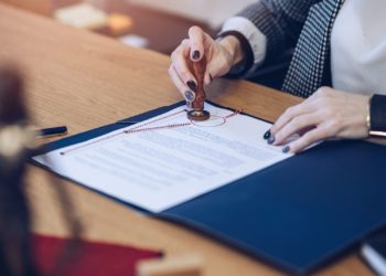 Asturias incorpora cinco notarios