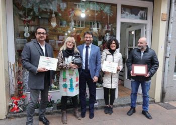 Floristería Alma y Vida, Alimentación Eva María y Panrís, entre los ganadores del concurso navideño de escaparates