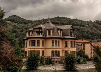 El Ayuntamiento de Mieres cede el chalet de Figaredo al Principado para atender a víctimas de violencias machistas