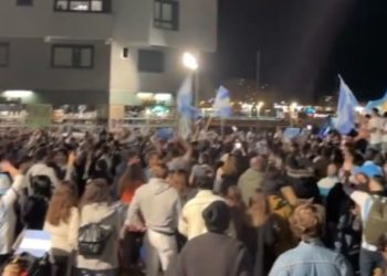 Gijón se tiñe de azul celeste para celebrar el tercer mundial de Argentina