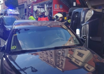 Aparatoso accidente de tráfico en la calle San Melchor de Oviedo