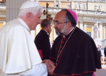 Arzobispo de Oviedo: «Benedicto XVI fue cooperador de la verdad siempre»