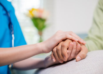 Más de 7.000 escolares de 41 ayuntamientos asturianos enviarán tarjetas navideñas a ancianos residentes