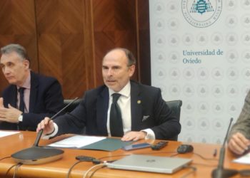 El rector Villaverde muestra su preocupación por la «falta de homogeneidad» en las pruebas de la EBAU por CCAA