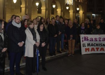 Barbón: «La violencia se ceba siempre con las mujeres»