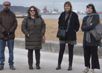 Podemos ve «absolutamente innecesaria» la regasificadora de El Musel y duda que arranque en enero