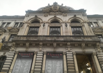 Jornada de puertas abiertas en la Junta General durante el puente de la Constitución