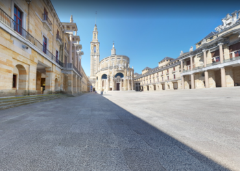 Una reivindicación muy dulce: los alumnos de la Facultad de Jovellanos de Gijón organizan una chocolatada protesta