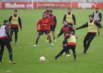 El Sporting se ejercita en Mareo en su primer entrenamiento sin Abelardo