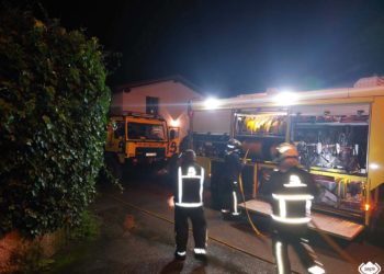 Un incendio quema parte de una vivienda de la localidad de Piedra, en Llanes